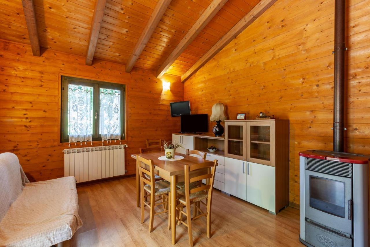 Villaggio Anemone - Chalet Mirtillo Capanne di Sillano Екстериор снимка